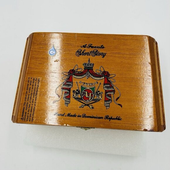 Arturo Fuente Short Story Empty Wood Cigar Box 7.75" x 4.75" x 2.75" - Picture 3 of 10